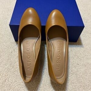 AEROSOLES Women's Iris Slip on Wedge Pump in Light Tan Leather Size 6.5